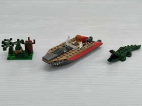 LEGO City 60067 Helicopter Chase 2015 Damaged Box Set