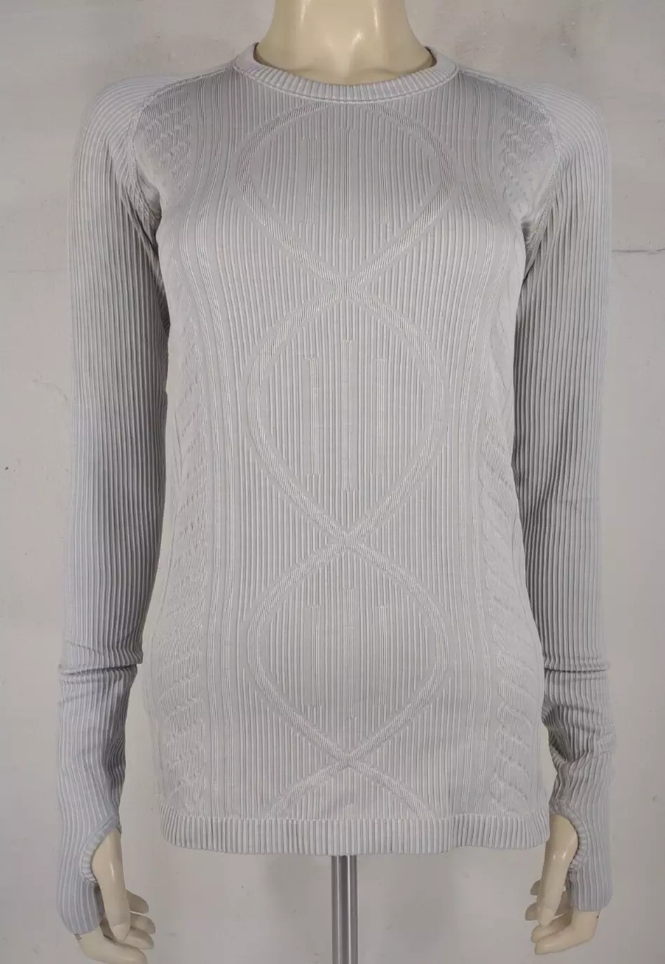 lululemon textured long sleeve athletic thumb holes shirt