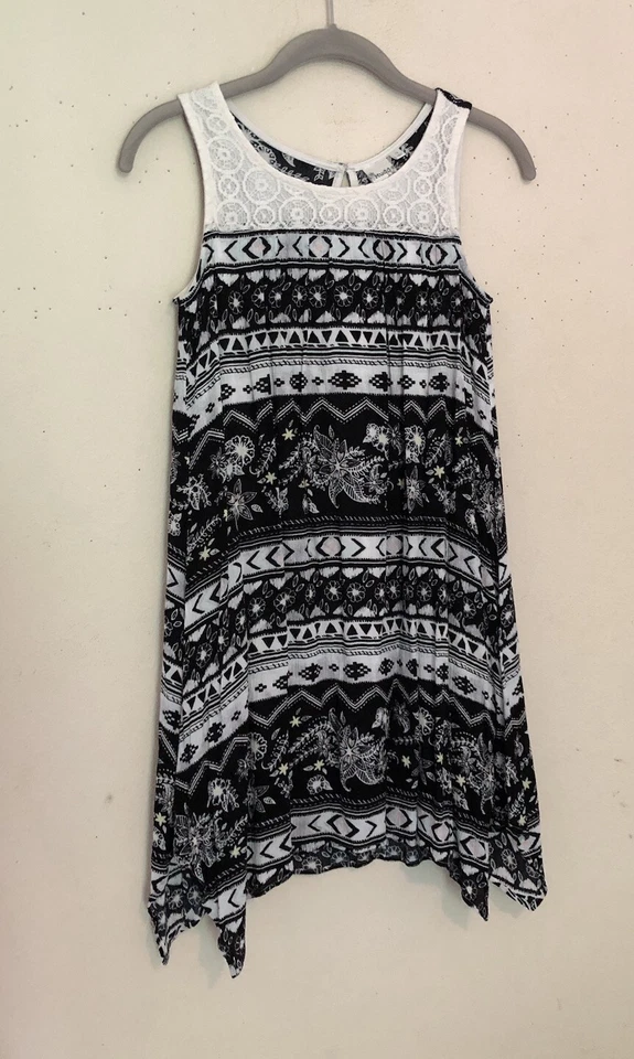 Vestido Solero Niña Talla 12 Gauzy Blanco y Negro Boho Tribal Estampado Tiburón Mordedura Dobladillo Vestido Foto 2 de 4