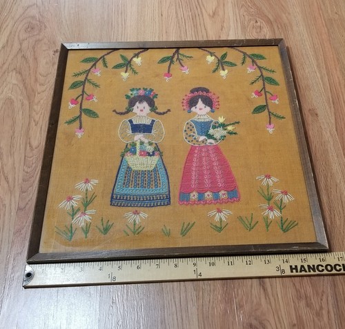 Vtg Crewel Embroidery Scandinavian Folk Girls Flowers Burlap Background Picture - Picture 11 of 24