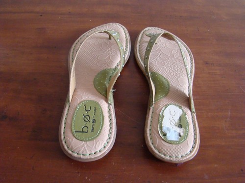B.O.C. Born Concept Mujer Zapatos Desajustados Izquierda 8 M Derecha 7 Verde Chanclas Sandalia - Imagen 2 de 4