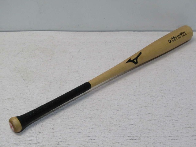 MZM 243 Mizuno Maple Elite Baseball Bat