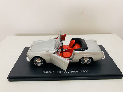 1:24 Scale Die-Cast Model Car Cabriolet Datsun Fairlady 1600