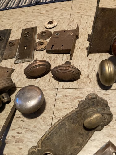 Construction Salvage Victorian Antique Ornate Brass Doorknobs Lock Plates more - Picture 12 of 18