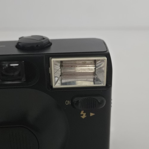 Fuji DL-7 Drop in Loading Black Portable Point & Shoot 35mm Lens Film Camera - Picture 7 of 8