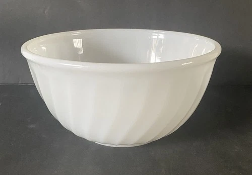 Vintage Anchor Hocking Fire King Oven Ware Milk Glass White Swirl Mixing Bowl 7"