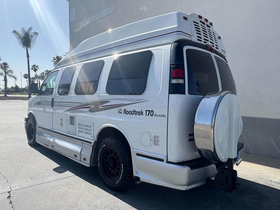 2011 Roadtrek 170 Versatile Low Mileage - Image 3 of 4