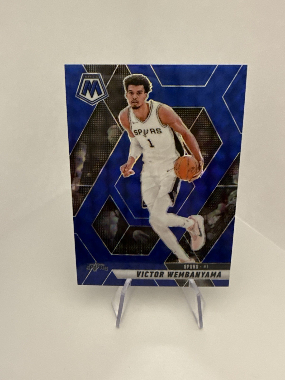 2024-25 Panini Mosaic Blue Mosaic #31 Victor Wembanyama /199 San Antonio Spurs