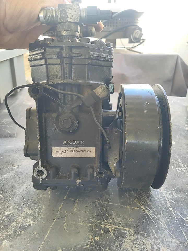 Ford Thunderbird 1965 compresor de aire Foto 2 de 4