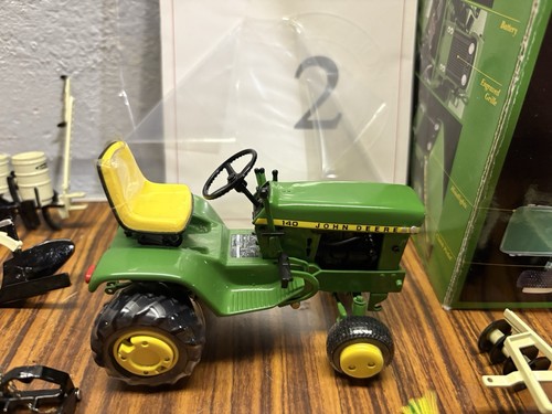 john deere ertl trattore di precisione John Deere 140 trattorino rasaerba e set attrezzi - Foto 2 di 24