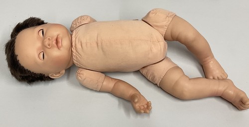 Tiny Treasures Baby With Outfit Weighted Dark Hair Open/Close Eyes Realistic - Picture 10 of 12
