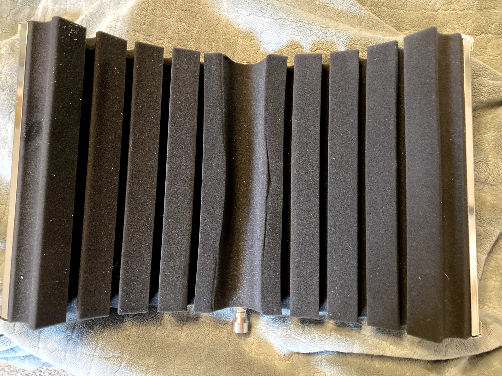 LyxPro VRI-30 Sound Absorbing and Vocal Recording Microphone Isolation Shield