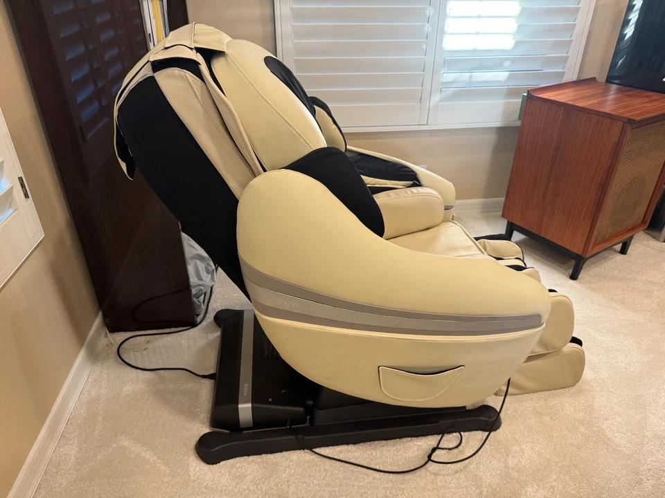 Silla de masaje Inada DreamWave - Reacondicionada + 1 año de garantía solo recogida local Foto 2 de 4