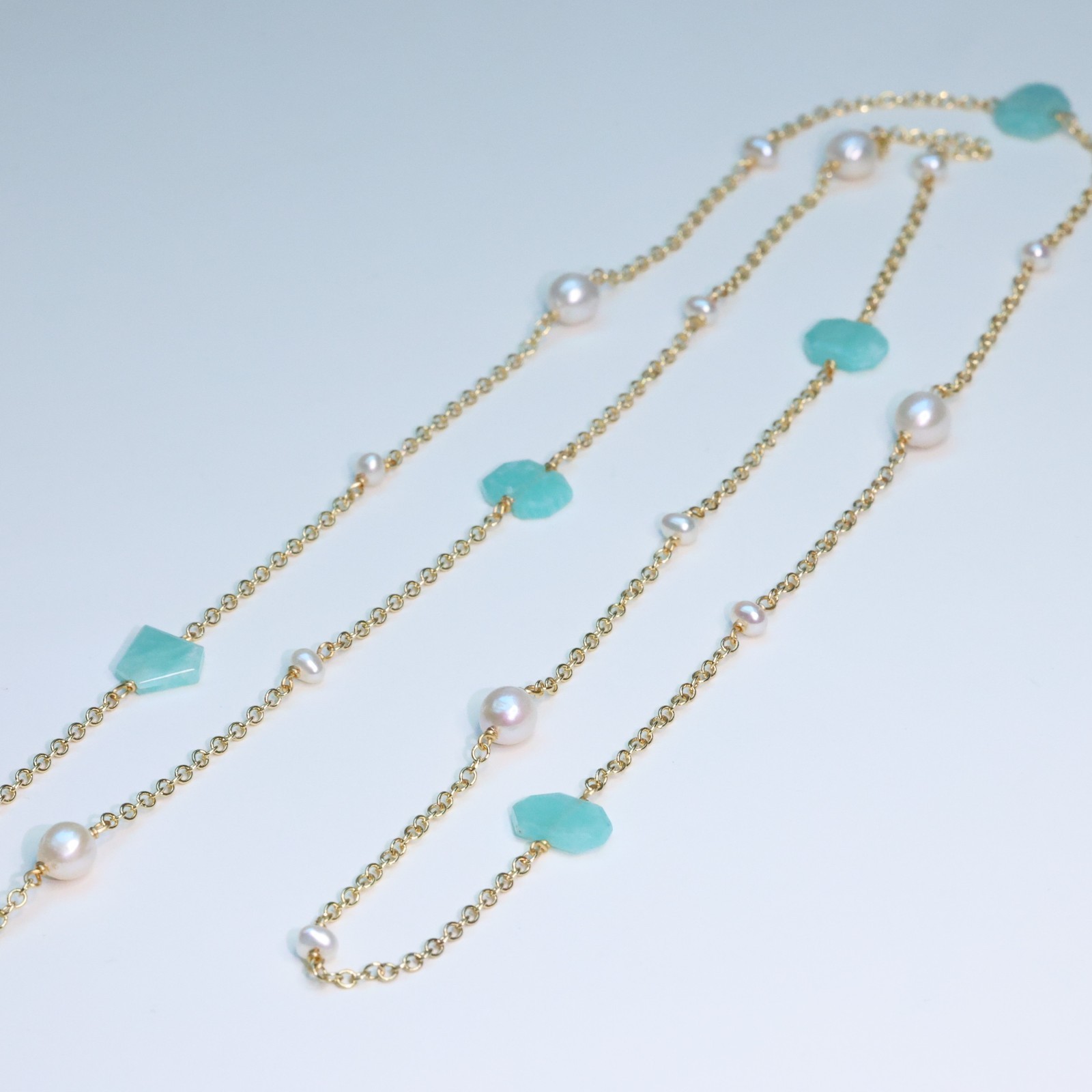 Sautoir perles d'eau douce et amazonite 92cm - Bijou artisanal fait main de prestige