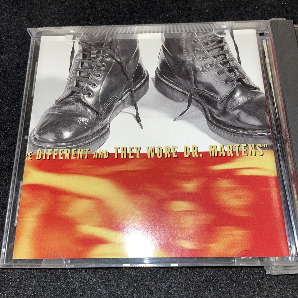 DR. MARTENS Capitol Records Music Sampler 2 Versions Doc Radiohead Foo Fighters Foto 3 de 4