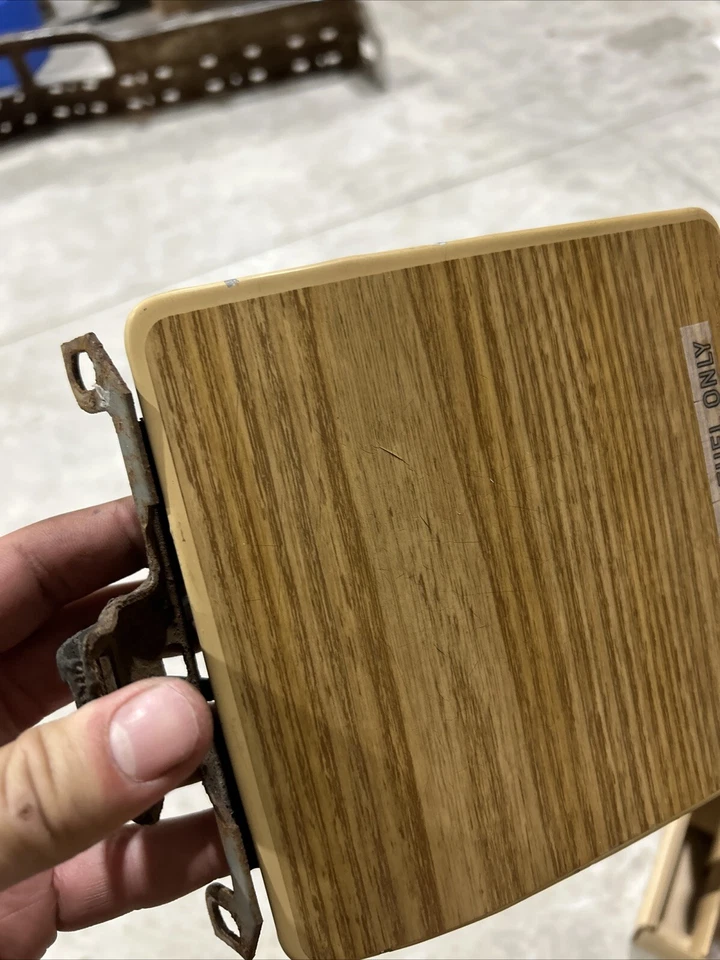 Pontiac Safari Wagon 1987-1989 puerta de gasolina puerta de combustible grano de madera Foto 2 de 4