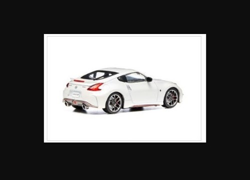 Kyosho 1:43 Nissan Fairlady Z Nismo Z34 White Pearl Dealer ver. KWAM002188 - Picture 2 of 2