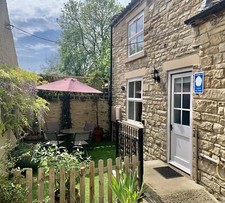 Self Catering Cottage 2 bed lovely village & pub dogs 🐶&🅿️ Dates avail in Sept