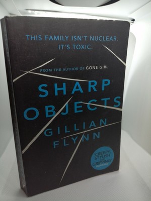 Sharp Objects by Gillian Flynn (Paperback, 2007)