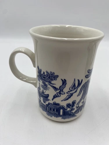 VTG Blue Willow Coffee Cups Churchill Made in England 4 x 3 Inch - Set Of 2