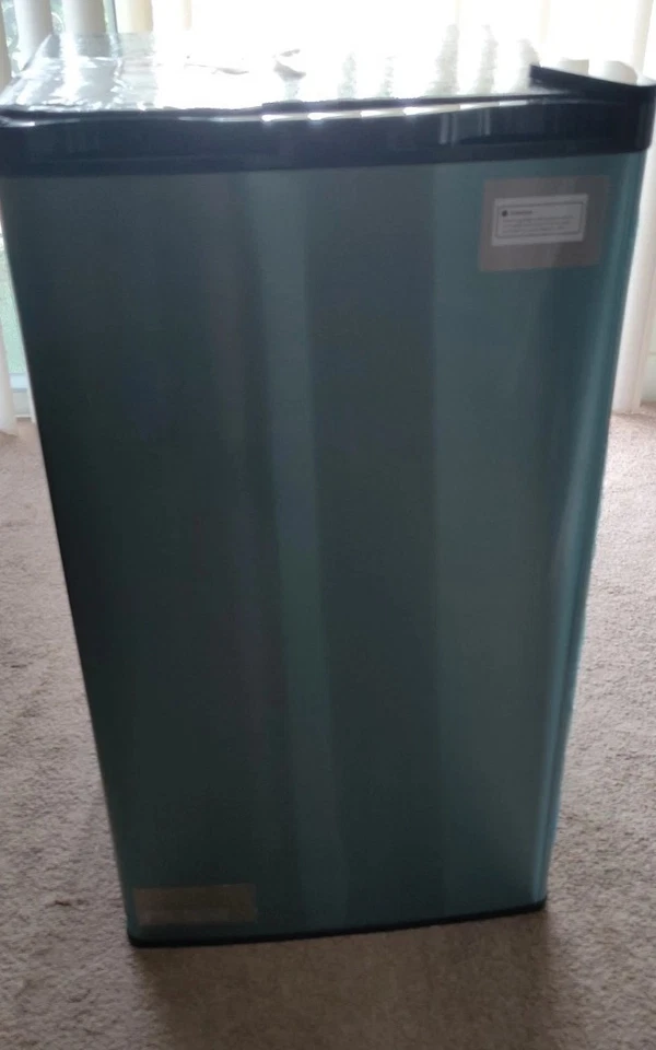 FOHERE BC-90U-E  3.2 Cu. Ft Mini Fridge with Freezer, Compact Small Refrigerator - Image 3 of 4