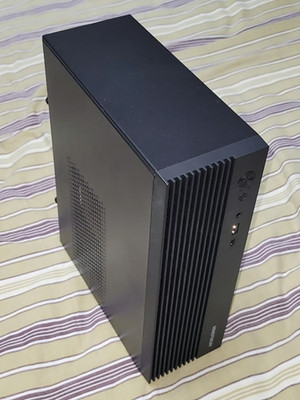 Minisforum 790s7 Ryzen 7940hx 500gb ssd Intel Arc A310 mini pc