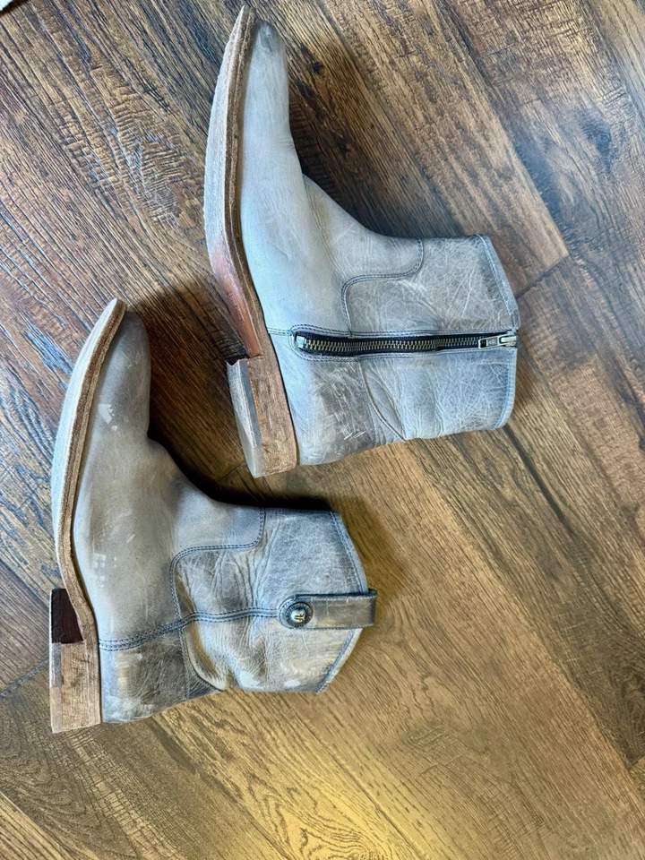 Women’s Grey Frye Leather Zip Ankle Boots Size 8 Gently Worn Condition - Image 3 of 4