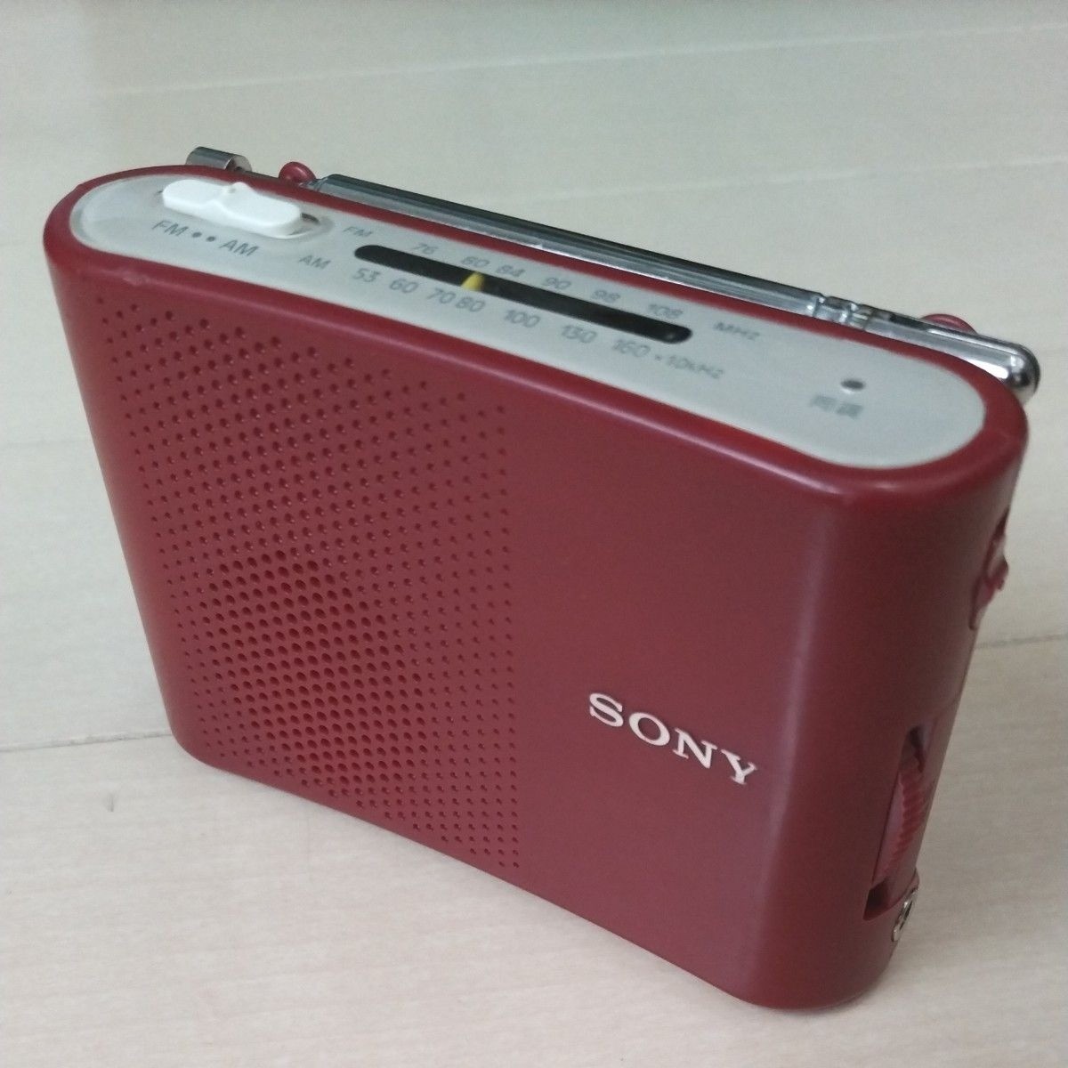 ソニー　SONY　FM/AMラジオ　ICF-51 SONY ICF-51 Portable Radio Handy AM/FM Red 530-1605kHz 76