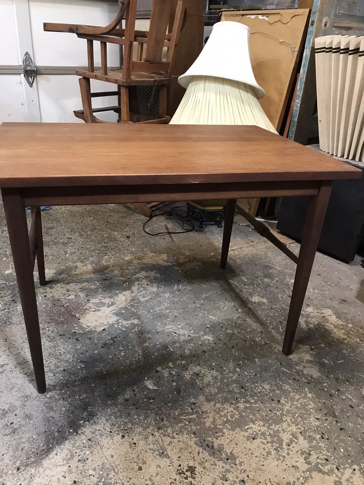 Mesa auxiliar/extremo MCM de Merton Gershun para American of Martinsville Foto 2 de 2