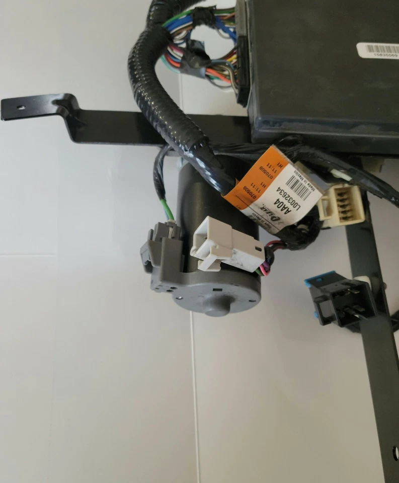 New OEM 2003-2007 Hummer H2 Driver Seat Adjuster Memory Module - 15835069 - Изображение 4 из 4