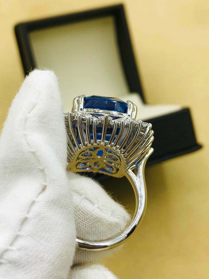 Gorgeous 26CT Ceylon Cornflower Blue Sapphire & 3.40CT White CZ Royal Women Ring - Image 3 of 4