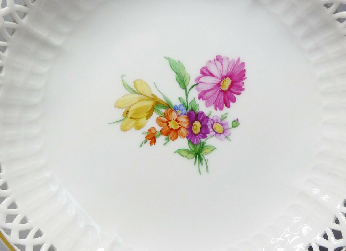 H7384) KPM Berlin Durchbruchschale, Blumenmalerei, Goldrand, 1