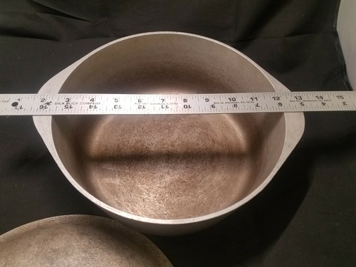 Vintage Club Aluminum Hammered 4 1/2 Qt Aluminum Dutch Oven Roasting Pot & Lid - Picture 3 of 7