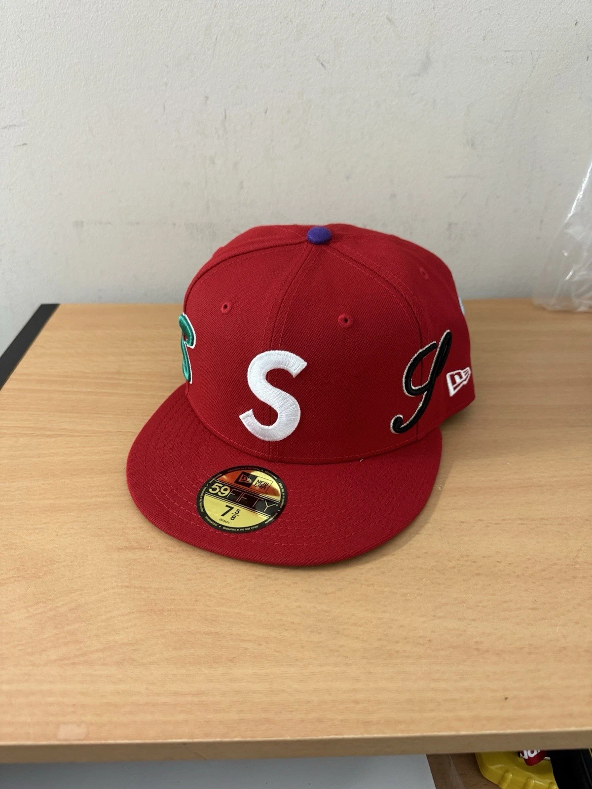 Taille 7 5/8   Casquette ajustée Supreme Multi S Logo New Era rouge SS25 panneau chapeau