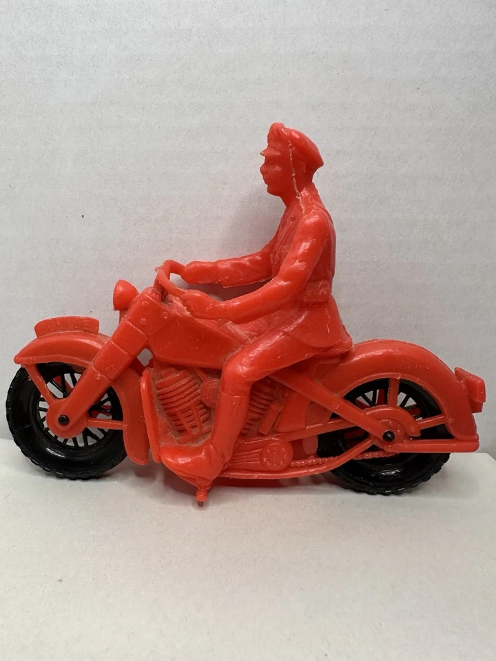 Vintage 1950's Auburn Plástico Vermelho Motocicleta Policial com Motorista e Rodas Pretas 6” - Imagem 2 de 4