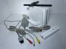 Nintendo Wii White Gaming Console Full Set  RVL-001 (NTSC) OEM