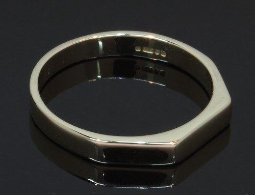 9 Carat Yellow Gold Ladies Narrow Rectangular Signet Ring Size R (80.25.545) - Picture 3 of 5
