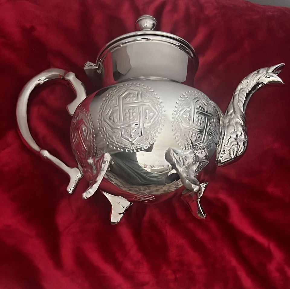 Tetera marroquí, plateada, hecha a mano Foto 2 de 3