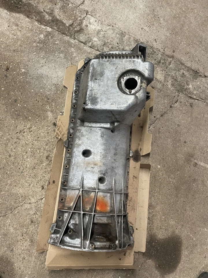 BMW E24 E34 M30 M30B35 3.5L ENGINE MOTOR OIL PAN SUMP 11131708345 - Image 2 of 4