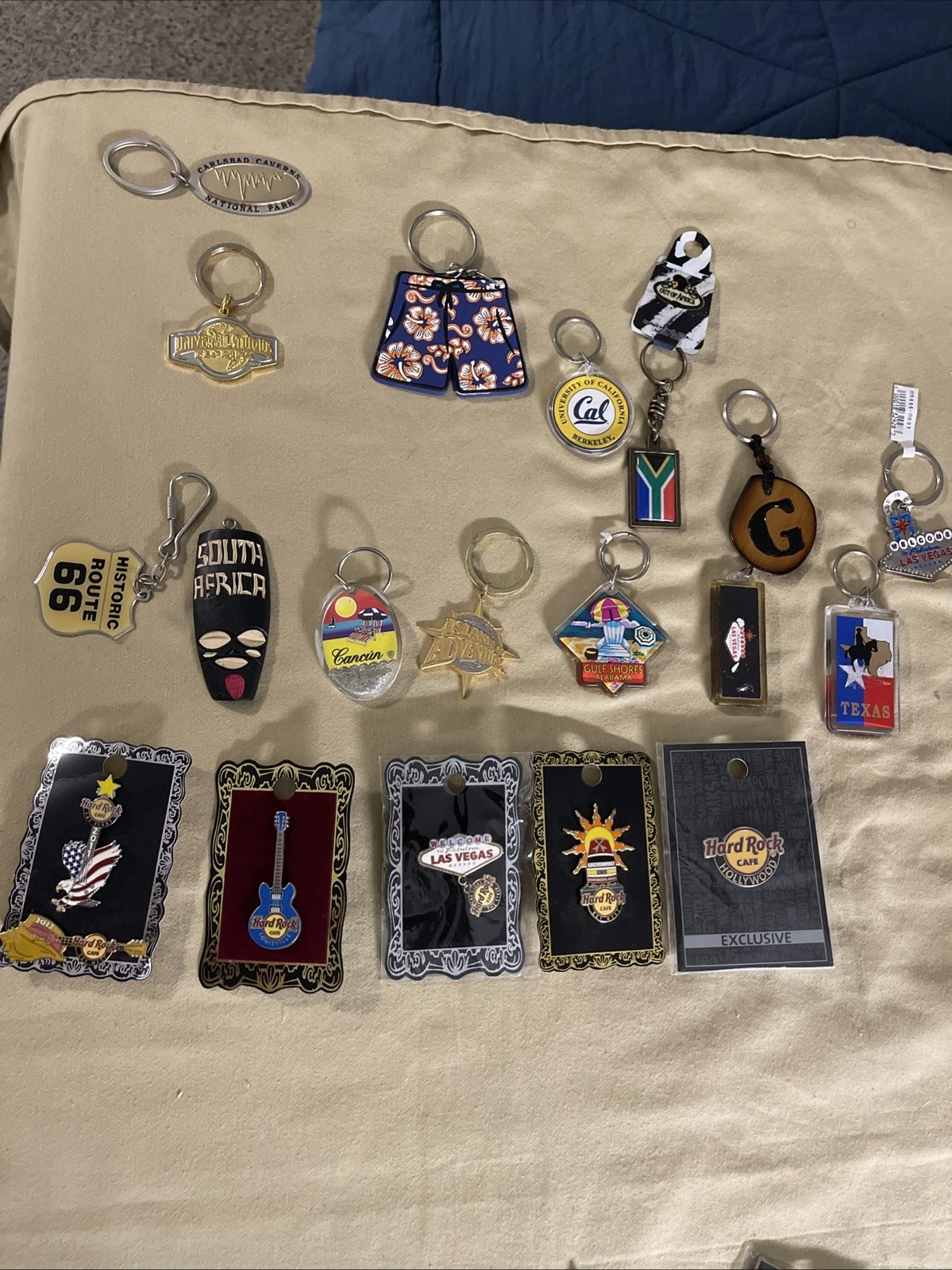 A Lot Of 5 Las Vegas Hard Rock Cafe Logo & 14 Key Rings