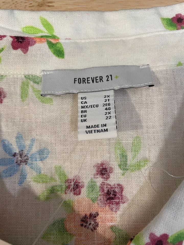 FOREVER 21 Plus 2X Camisa Blanca Floral Mezcla de Lino Corbata Abierta Frontal Recortada Playa Foto 3 de 4