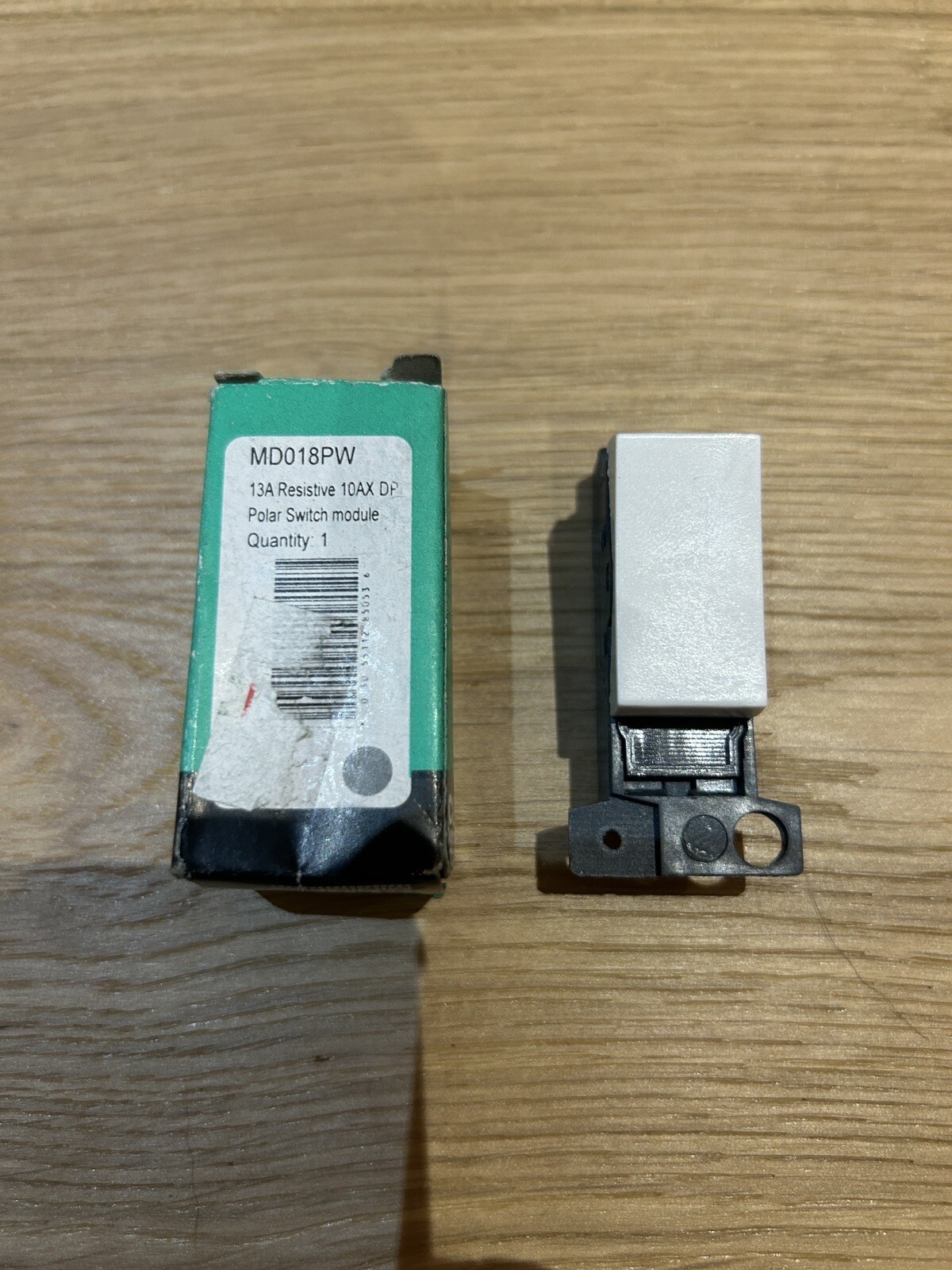 Click Minigrid MD018PW 10AX DP Resistive Switch Module Polar White Grid