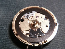 ETA 956.032 movement. HIGH CANNON PINION QUARTZ WATCH MOVEMENT w/hour wheel