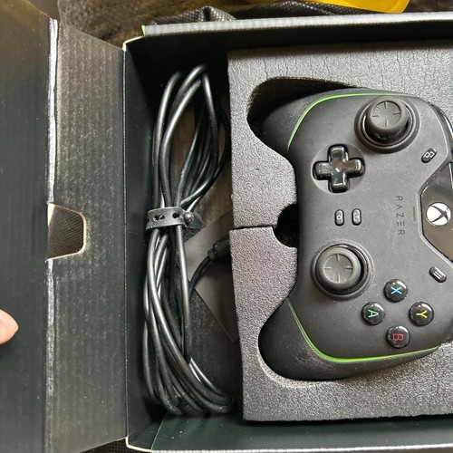 Razer Wolverine V2 Wired Controller Xbox Series X|S PC Tested from Japan - Picture 6 of 7
