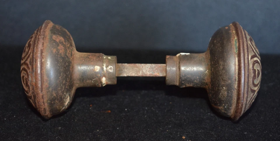 Perillas de puerta de paso de corbina de bronce vernáculo antiguas y husillo/eje de 2 1/4" de diámetro Foto 2 de 4