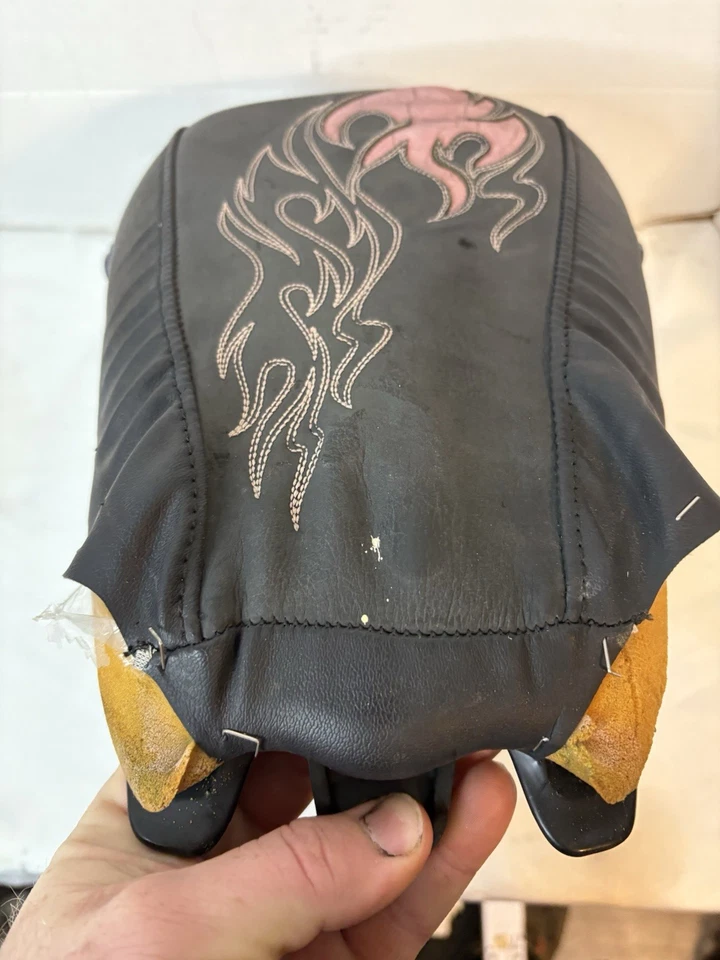 2010 - 2016 HONDA FURY VT1300 REAR SEAT W BRACKET NEEDS RECOVERED SEE DESC HF1 - Image 4 of 4