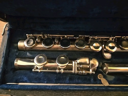 Selmer Bundy Flute Musical Instrument Silver with Hard Carrying Case Band 278708 - Picture 2 of 8