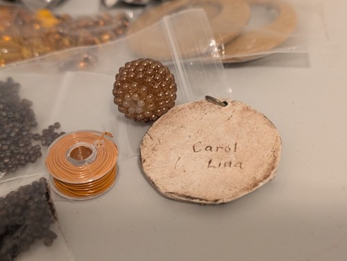 Over 9 Pounds! Vtg & New Beads for Jewelry Making - All Colors Harvested Parts - Picture 3 of 24