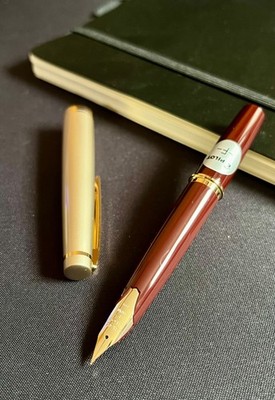 Pilot E95S (Elite) F Fine Bordeaux/Gold   14K Goldfeder   inkl Konverter   Japan