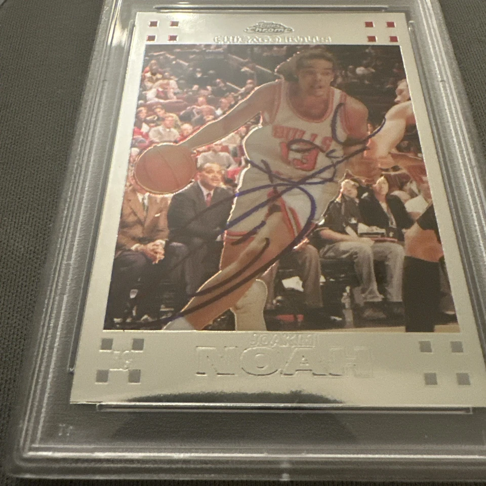 Tarjeta de novato firmada por Joakim Noah 2007-08 Topps cromada - Joakim Noah #146 (RC) Foto 4 de 4